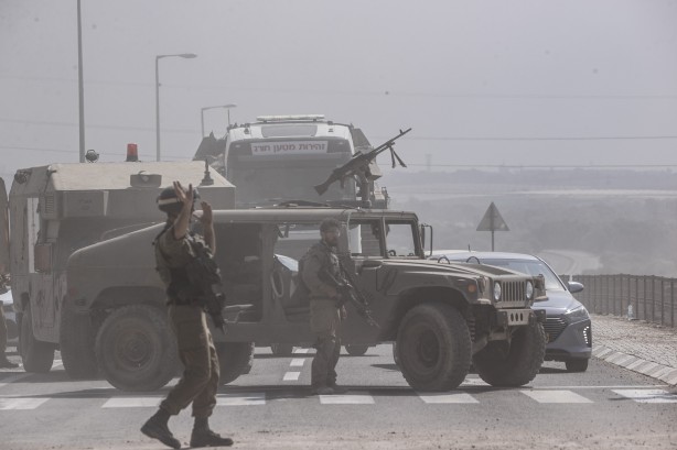 Foto - Teröristler yığınak yapıyor