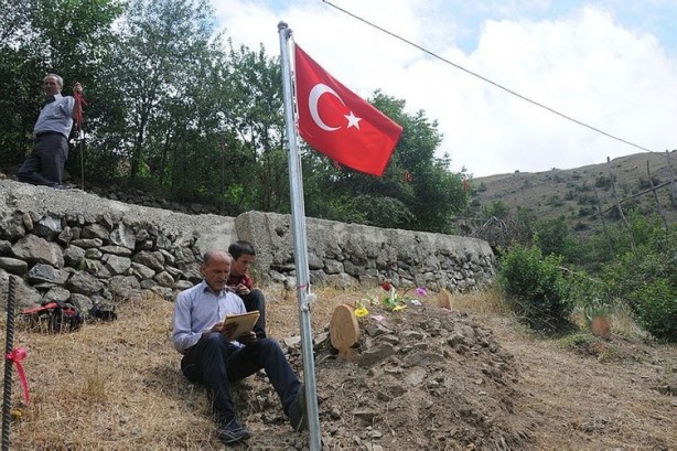 Foto - Teröristlerin şehit ettiği Necmettin öğretmenin babası: PKK ile yol yürüyenlerle işimiz olmaz