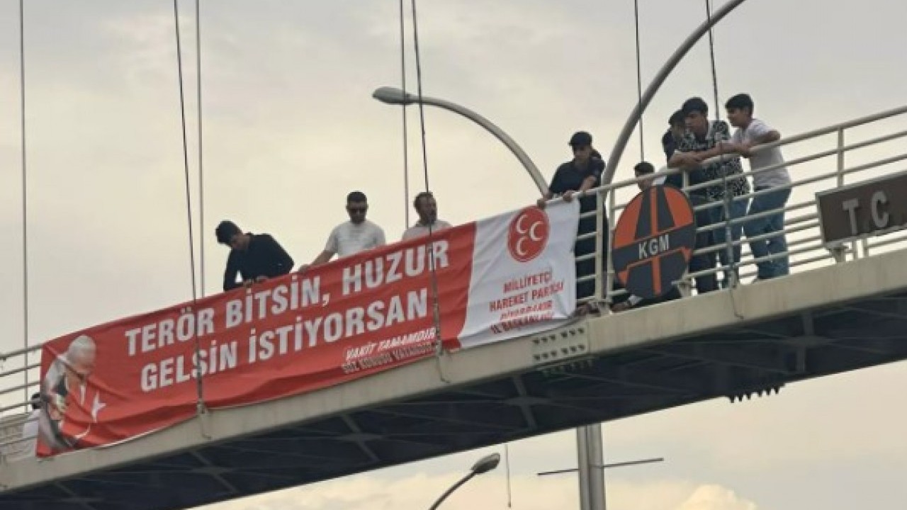 Foto - Terörsüz Türkiye sürecini başlatmıştı! Diyarbakır'da gündem olan Bahçeli pankartları
