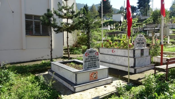 Terörün parçaladığı hayatlar! Kardeşleri için yaptıkları boş mezarla teselli buluyorlar