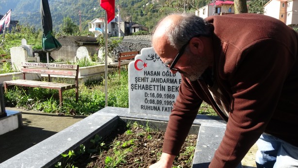 Foto - Terörün parçaladığı hayatlar! Kardeşleri için yaptıkları boş mezarla teselli buluyorlar