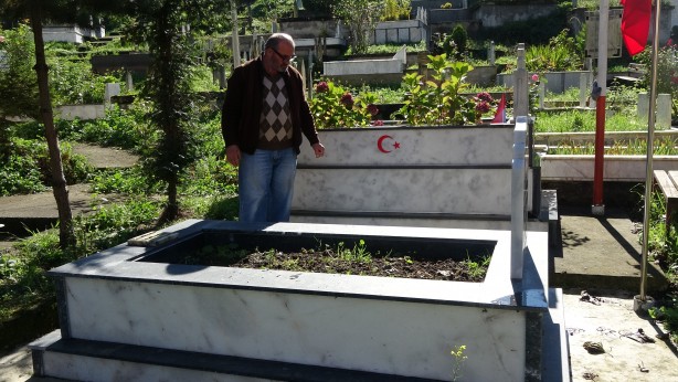 Foto - Terörün parçaladığı hayatlar! Kardeşleri için yaptıkları boş mezarla teselli buluyorlar