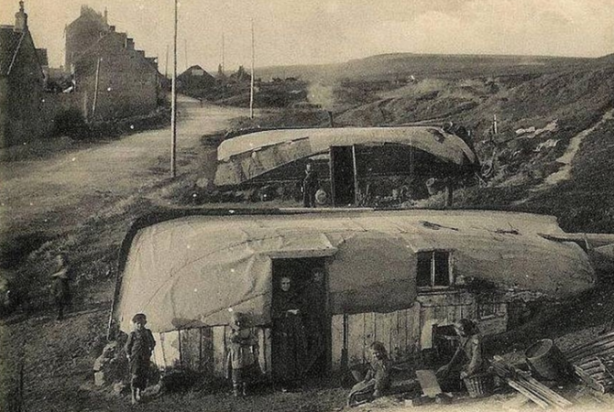 Foto - Ters çevrilmiş tekne evlerde yaşıyorlar