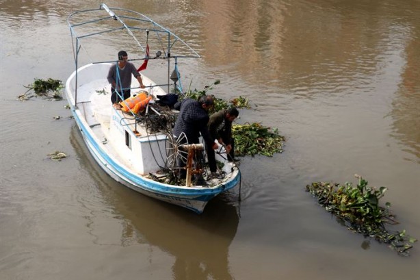 Foto - Tersine akan nehir görünmez olmuştu şimdi temizleniyor