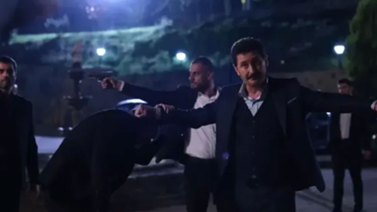 Foto - Teşkilat dizisinde izleyenleri ayağa kaldıran sahne: 'Lütfen bunu yapmayın' yorumları peş peşe geldi