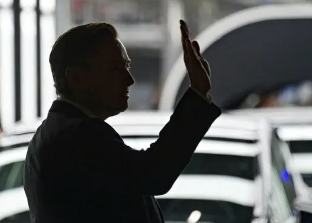 Foto - Tesla alarm veriyor! 1 trilyon dolar eridi