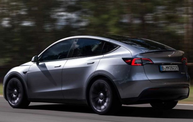 Tesla Avrupa'nın devlerine toz yutturdu