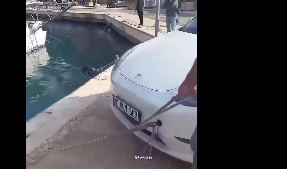 Foto - Tesla bunu da yaptı! Burası Amerika değil Türkiye! Görünce, "Yok artık daha neler" diyeceksiniz