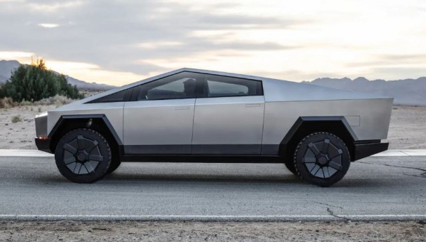 Tesla Cybertruck üretim bandından indi