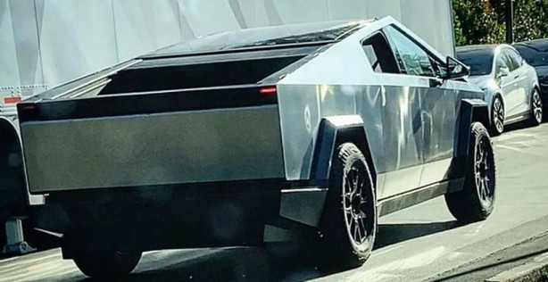 Foto - Tesla Cybertruck üretim bandından indi