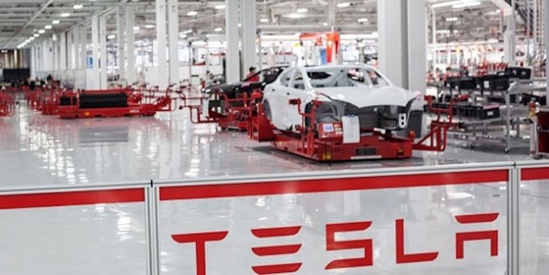 Foto - Tesla dev fabrikayı geçici olarak kapatıyor!