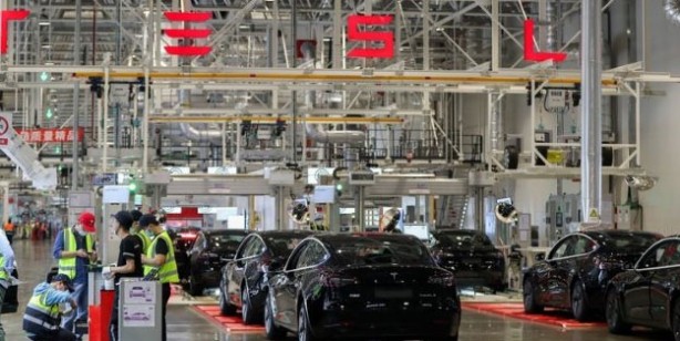 Foto - Tesla dev fabrikayı geçici olarak kapatıyor!