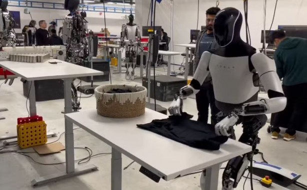 Foto - Tesla, insansı robot üretmeye başlıyor! Elon Musk fiyatını açıkladı