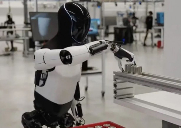 Foto - Tesla, insansı robot üretmeye başlıyor! Elon Musk fiyatını açıkladı