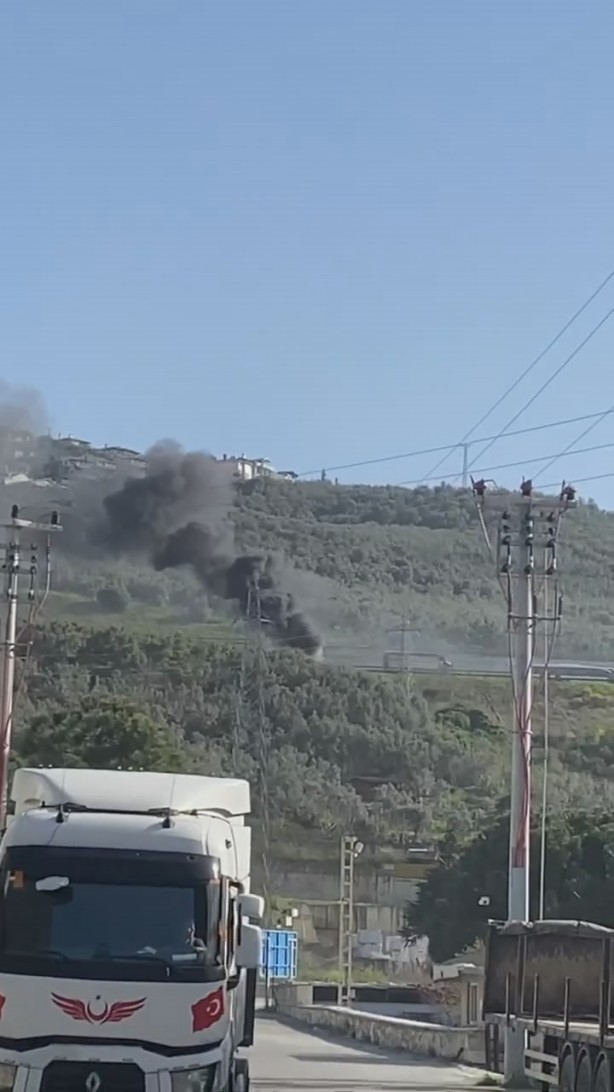 Foto - TESLA marka elektrikli otomobil cayır cayır yandı