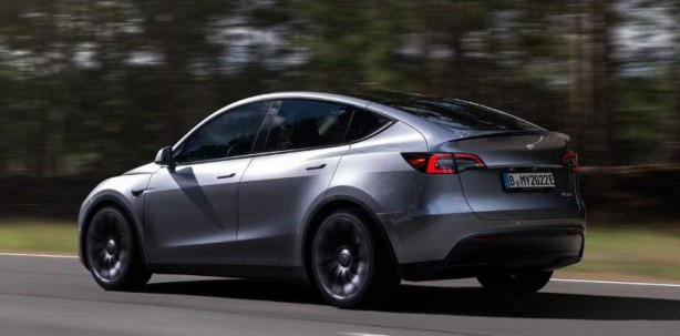 Tesla resmen Türkiye'de! İşte Model Y fiyatı
