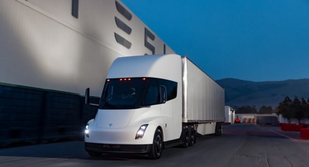 Foto - Tesla, Semi'de hız yükseltti! Yeni modeller ortaya çıktı