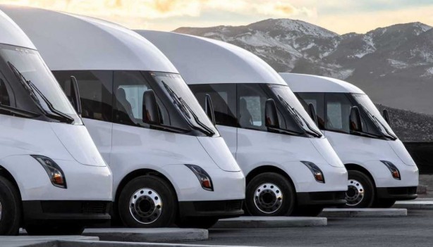 Foto - Tesla, Semi'de hız yükseltti! Yeni modeller ortaya çıktı