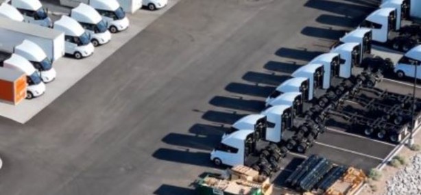 Foto - Tesla, Semi'de hız yükseltti! Yeni modeller ortaya çıktı