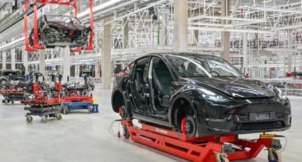 Foto - Tesla tek bir fabrikada her 30 saniyede bir Model Y üretiyor