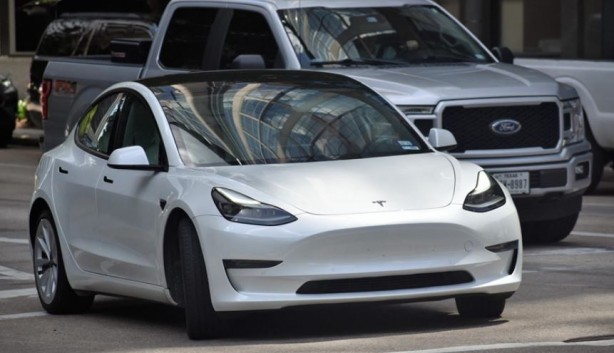 Foto - Tesla ucuz otomobil için düğmeye bastı