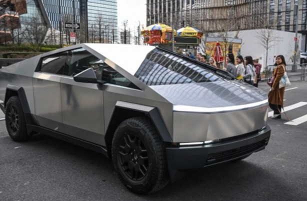 Foto - Tesla'da hayal kırıklığı! Tüm Cybertruck’ları geri çağırdı