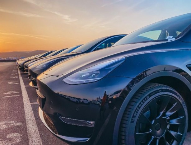 Foto - Tesla'dan Doblo’ya kafa tutan yeni model