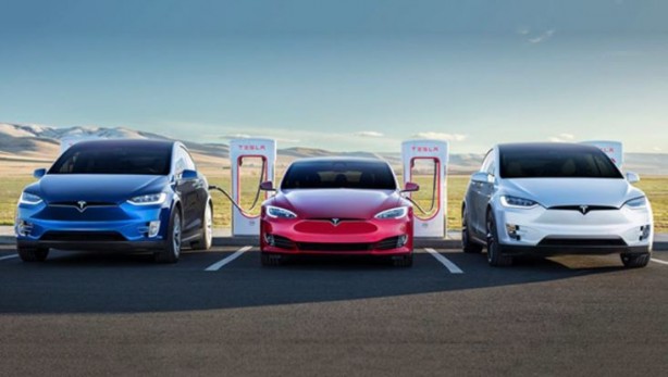 Tesla’dan elektrikli arabaları ucuzlatacak adım