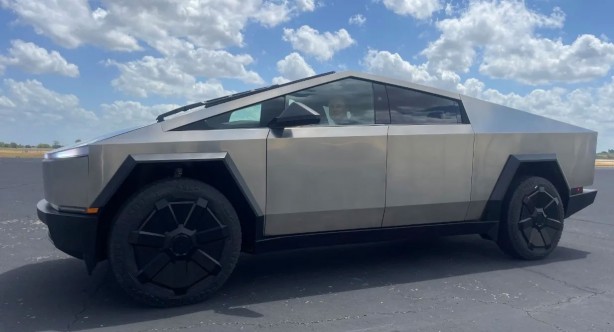 Foto - Tesla’dan şaşırtan uygulama! Otomobilini satana 1,4 milyon TL ceza
