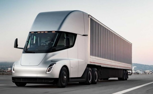 Foto - Tesla’nın elektrikli tırı alevler içinde kaldı! İtfaiyenin çabası işe yaramadı