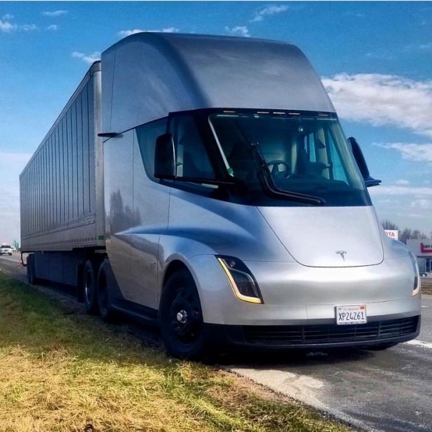 Foto - Tesla’nın elektrikli tırının fiyatı açıklandı