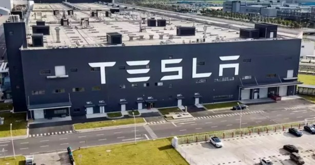 Foto - Tesla'nın net karı düştü