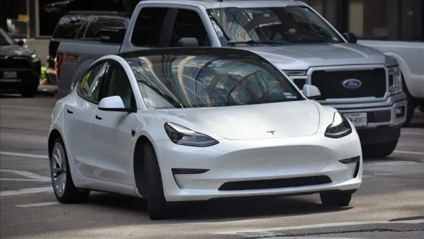 Foto - Tesla'nın otonom sürüş sistemi koca treni göremeyince sürücü...