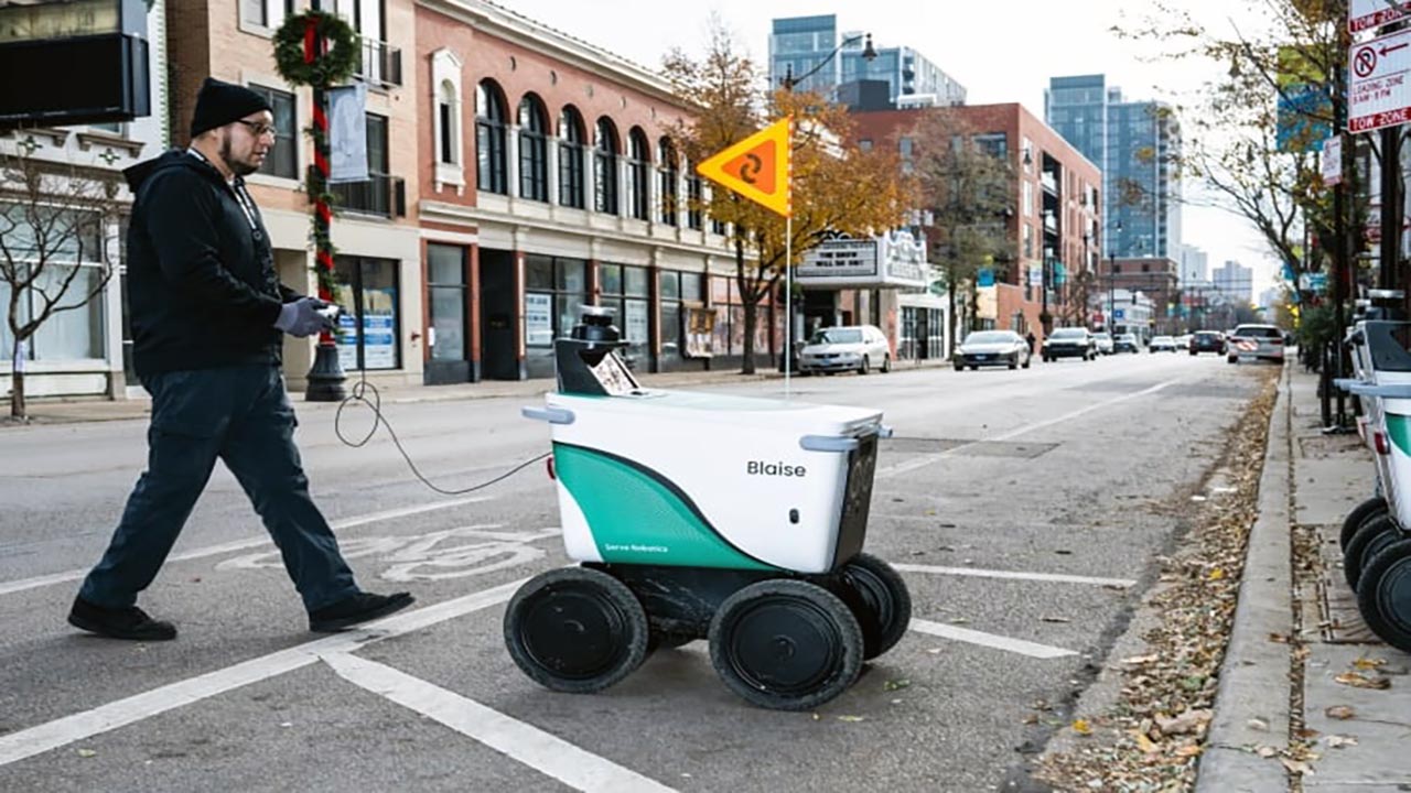 Teslimat robotları yaygınlaştı! İnsan ve robot arasında ilk dalaş başladı