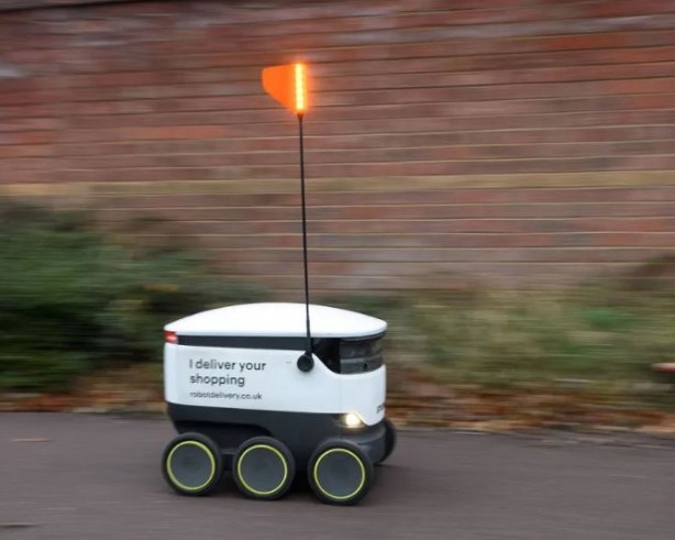 Foto - Teslimat robotu suç işleyip kaçtı