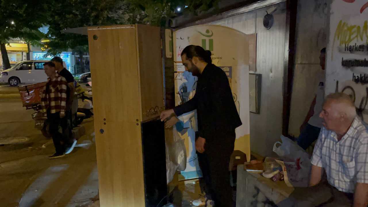 Foto - Tezgah almayınca bu yöntemi buldular! İşte genç tostçuların ekmek kapısı