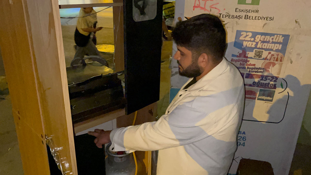 Foto - Tezgah almayınca bu yöntemi buldular! İşte genç tostçuların ekmek kapısı