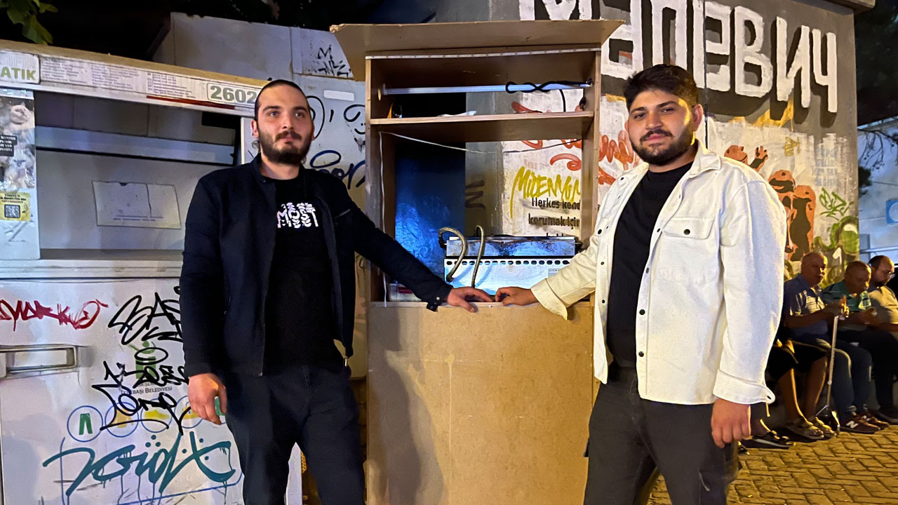 Foto - Tezgah almayınca bu yöntemi buldular! İşte genç tostçuların ekmek kapısı