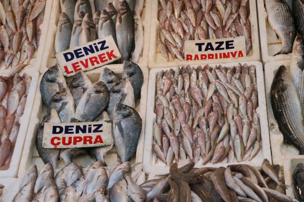 Foto - Tezgahlar doldu taştı! Fiyatlar dibi boyladı