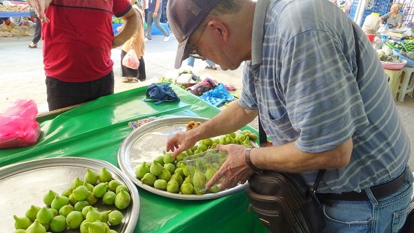 Foto - Tezgahta durmayan meyve! Kilosu 60 TL ama kapış kapış gidiyor
