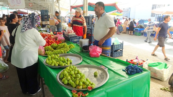 Foto - Tezgahta durmayan meyve! Kilosu 60 TL ama kapış kapış gidiyor
