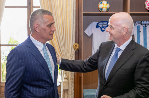 Foto - TFF Başkanı İbrahim Ethem Hacıosmanoğlu’ndan Paris çıkarması! Sıcak anlar yansıdı…