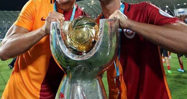 Foto - TFF duyurdu! Turkcell Süper Kupa maçının saatinde güncelleme! Galatasaray-Fenerbahçe arasında oynanacak maç ne zaman ve nerede?