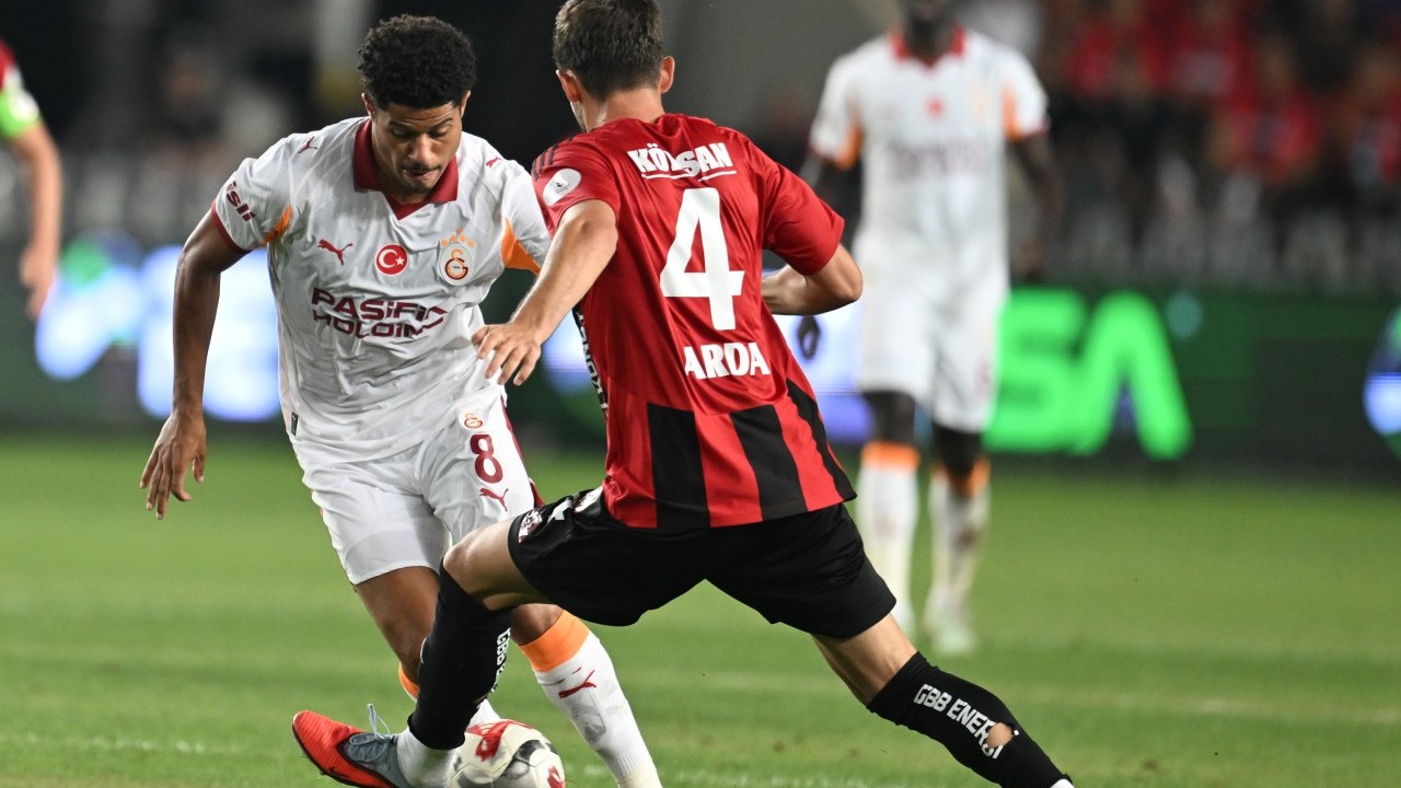 TFF'den büyük hata! Gaziantep FK-Galatasaray arasında oynanan açılış maçında logo skandalı... Sosyal medya karıştı!