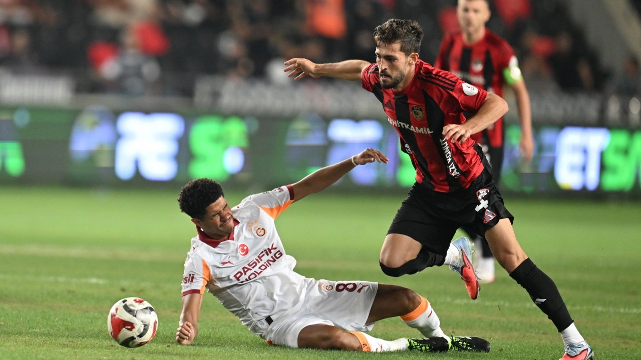 Foto - TFF'den büyük hata! Gaziantep FK-Galatasaray arasında oynanan açılış maçında logo skandalı... Sosyal medya karıştı!