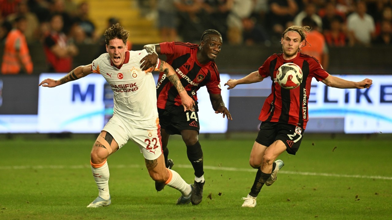 Foto - TFF'den büyük hata! Gaziantep FK-Galatasaray arasında oynanan açılış maçında logo skandalı... Sosyal medya karıştı!