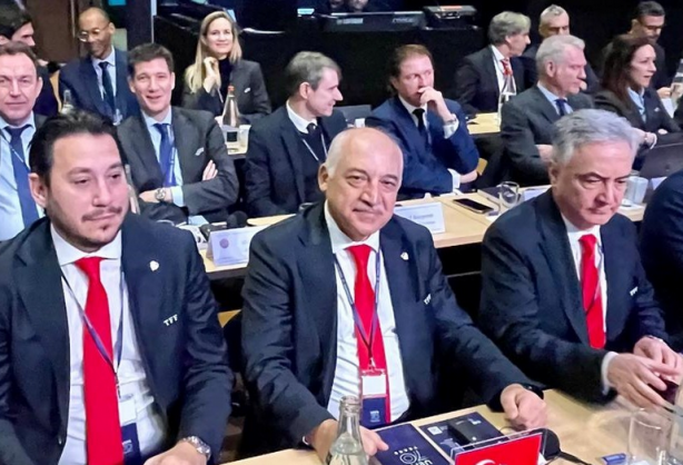 Foto - TFF'den Paris'e çıkarma: Kabul edildi: 48. Olağan UEFA Kongresi, Pariste Düzenlendi