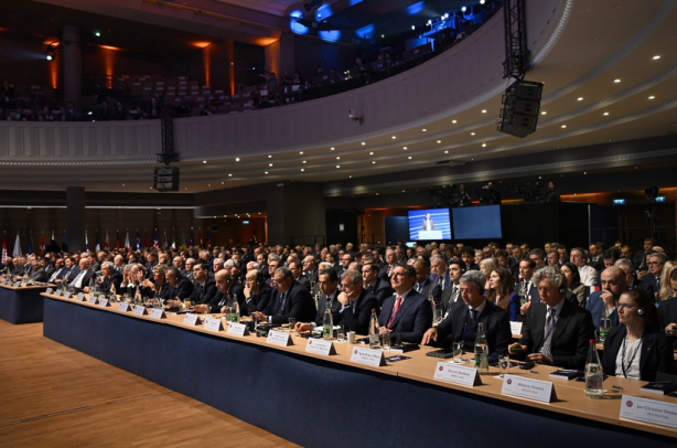 Foto - TFF'den Paris'e çıkarma: Kabul edildi: 48. Olağan UEFA Kongresi, Pariste Düzenlendi