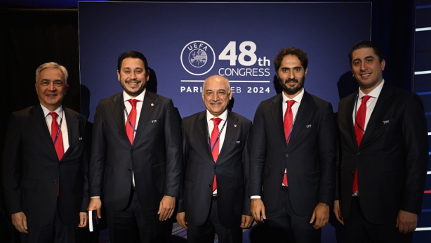 Foto - TFF'den Paris'e çıkarma: Kabul edildi: 48. Olağan UEFA Kongresi, Pariste Düzenlendi