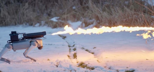 Foto - Throwflame Thermonator Robodog'un fiyatı ortaya çıktı